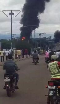 围观现场吃瓜图片,吃瓜群众聚焦这场热议事件