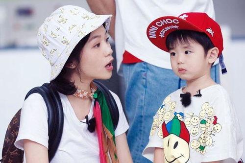 腊月小九吃瓜,瓜果飘香，传统习俗里的甜蜜时光