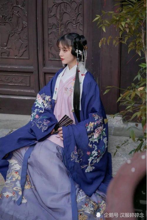 汉服吃瓜少女写真,吃瓜少女的古典韵味写真集