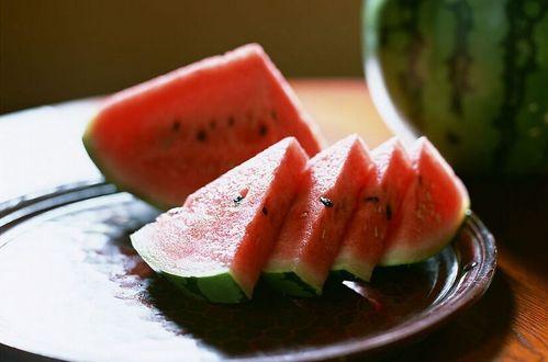 夏天吃瓜的诗词,夏日瓜香诗词韵