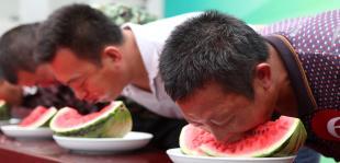 吃瓜的重庆人,麻辣鲜香里的市井生活