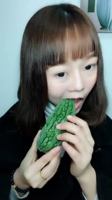 吃瓜姐妹直播截图,吃瓜姐妹花式吃瓜，笑料百出