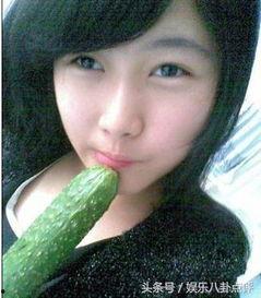 美女在地上吃瓜,美女邂逅瓜香时光