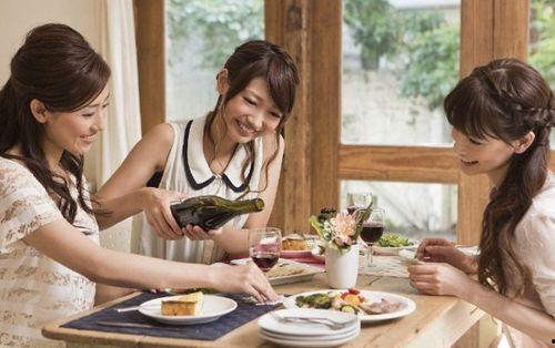 员工团建劲爆吃瓜,团建现场辣眼睛！员工劲爆吃瓜大揭秘